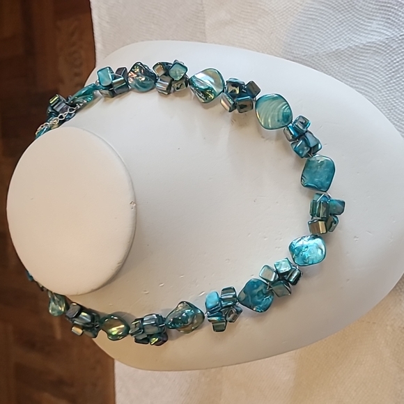 Beautiful  necklace for all occasions  multiple color - Picture 1 of 3